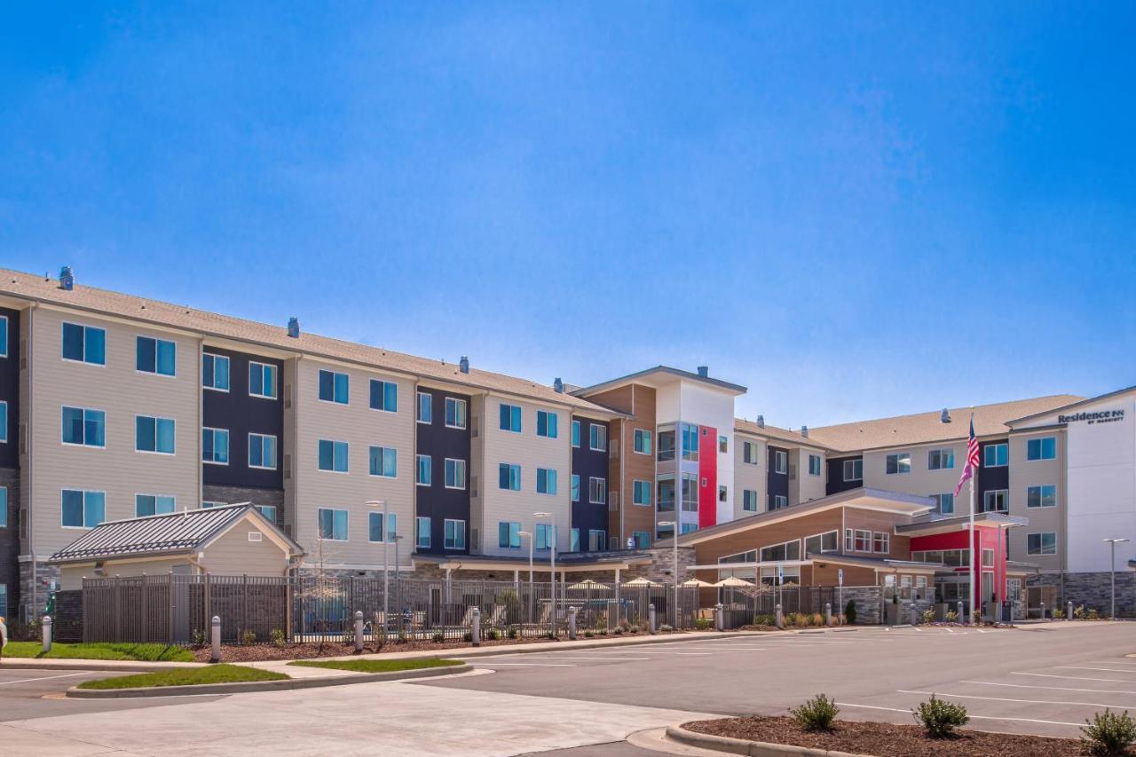 Hotel By Marriott Steele Creek Pine Harbor