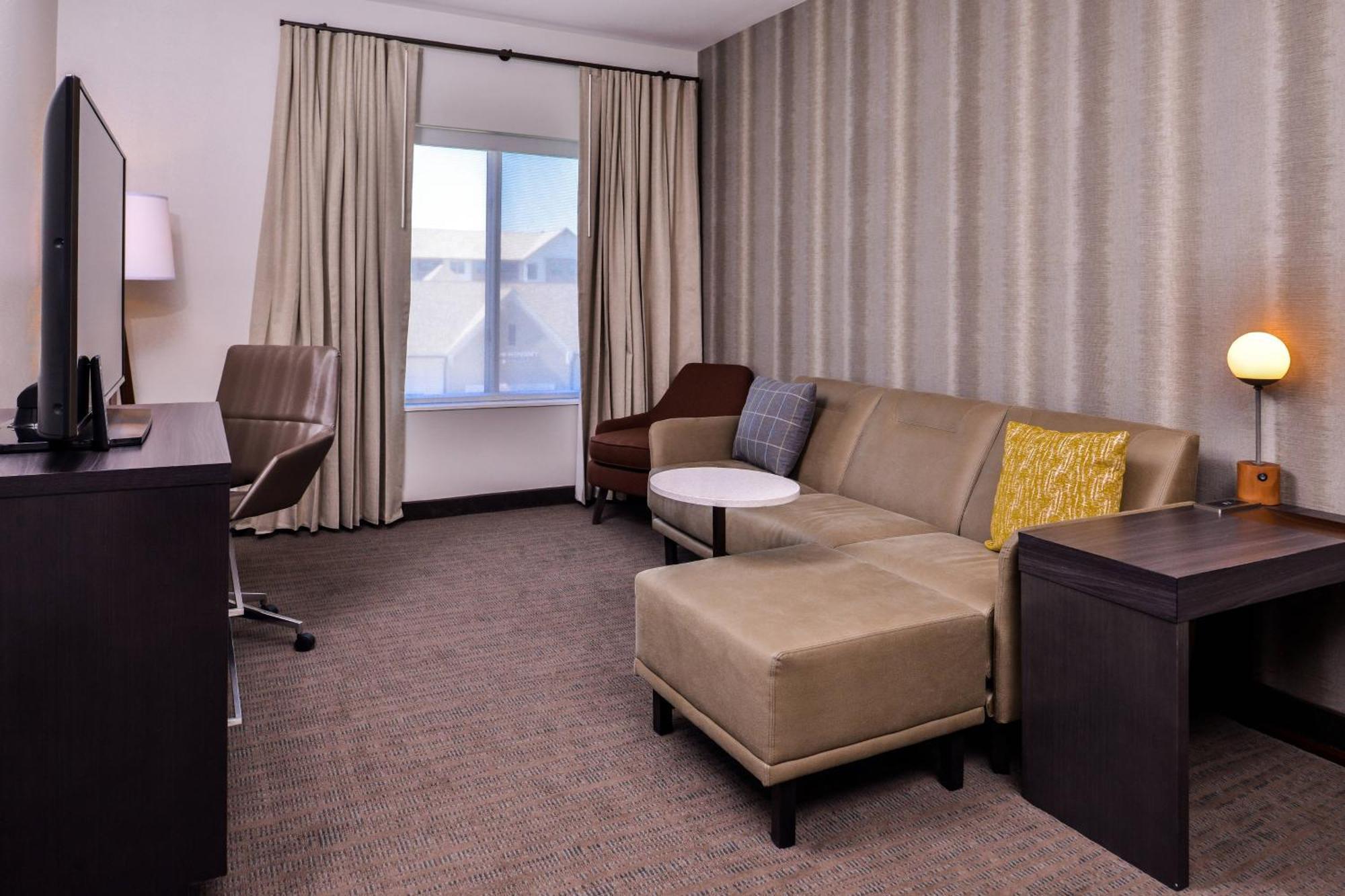 By Marriott Steele Creek 3* Pine Harbor